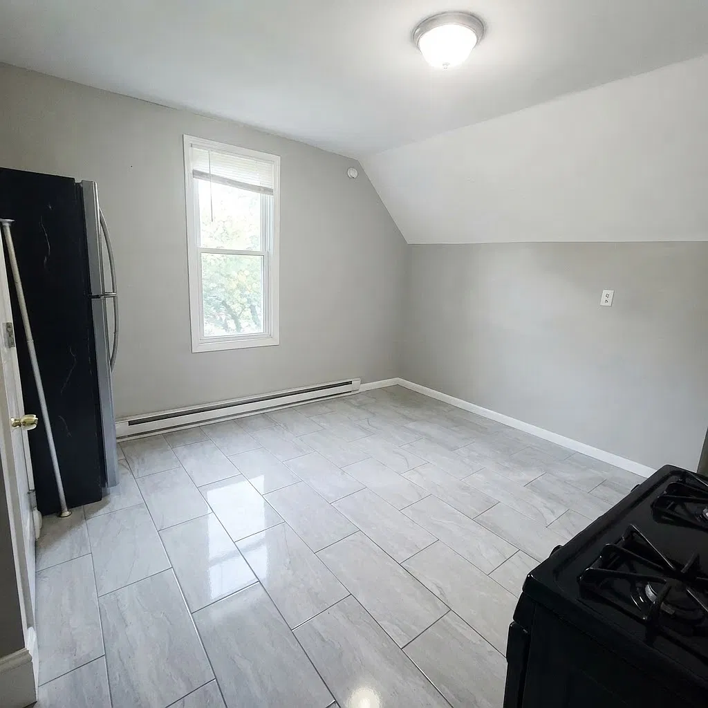 3 bed, 1152 sqft, $1,800 — Photo 3