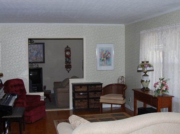 2nd image of 205 Wedgewood Dr