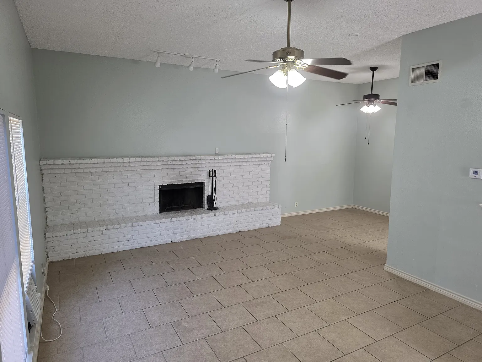 3 bed, $1,650 — Photo 2