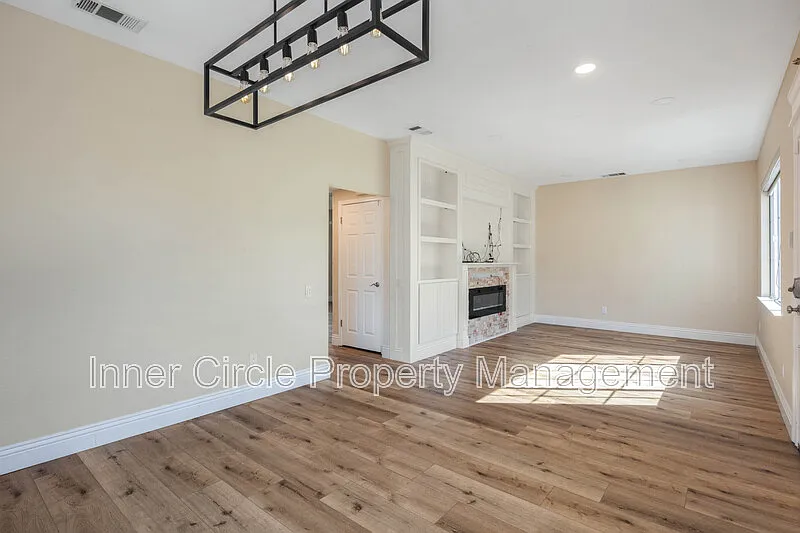 4 bed, 3.5 bath, $4,700 — Photo 4