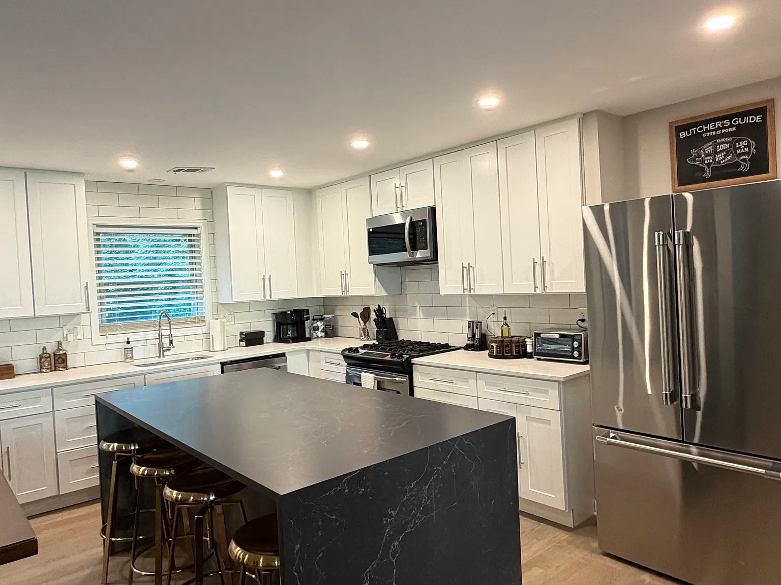 3 bed, 1344 sqft, $4,950 — Photo 3