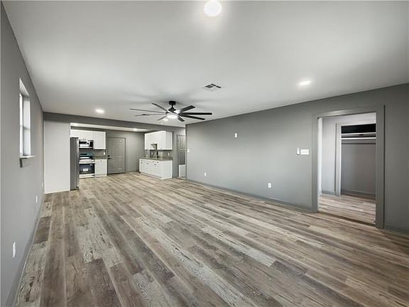5th image of 4872 Francis Dr