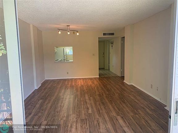 5th image of 104 Royal Park Dr APT 3E
