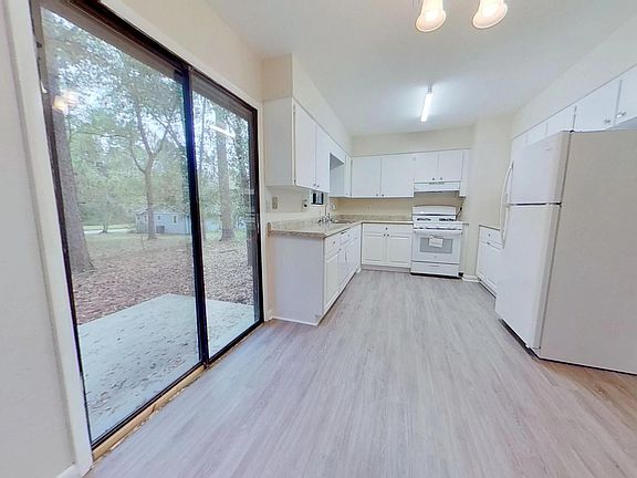4th image of 2927 NW 41st Pl