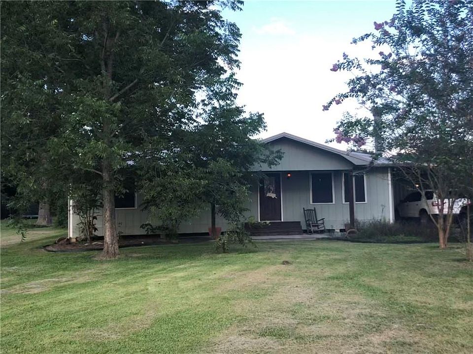 1st image of 327 Brassette Ln