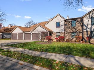 876 Stradford Cir #A1, Buffalo Grove, IL 60089