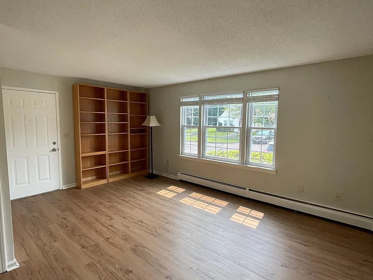 14 Pinney St #10 — Photo 3
