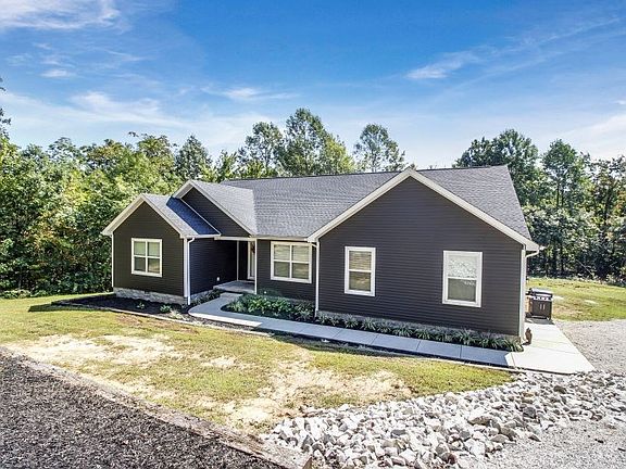 4th image of 420 Poynters Ln