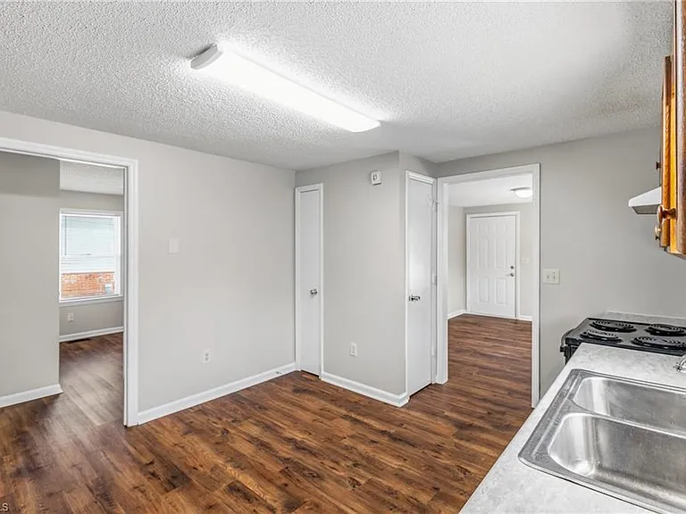112 S Raleigh St — Photo 15