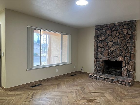 3rd image of 2180 Rochelle Ave