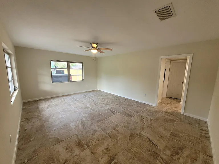 534 NW 32nd Ave — Photo 3