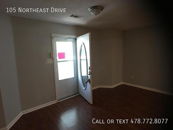 5th image of 105 Northeast Dr