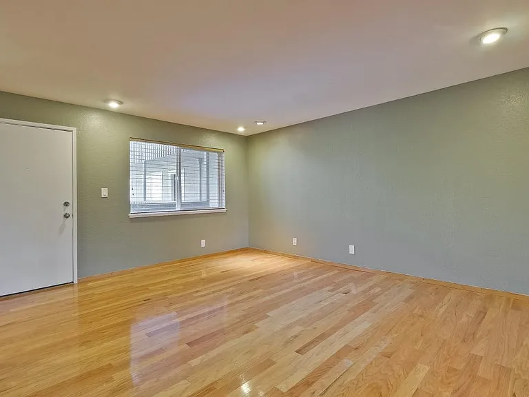 480 E Okeefe St #218 — Photo 6