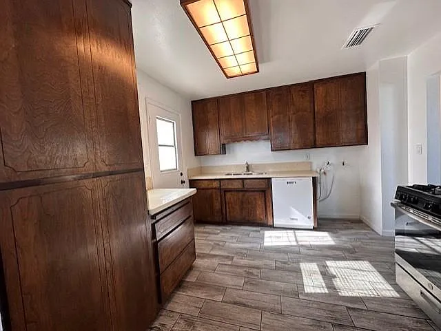 812 Lillian Dr — Photo 5