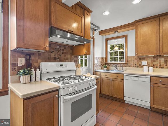 4th image of 5600 Wood Way