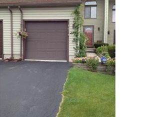 165 Lookout Cir, Syracuse, NY 13209