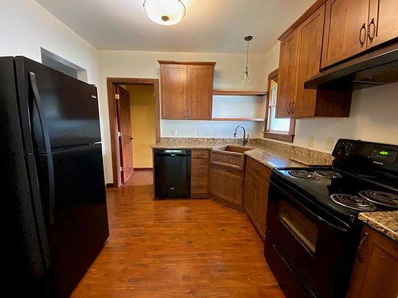 3rd image of 167 E Mapledale Ave