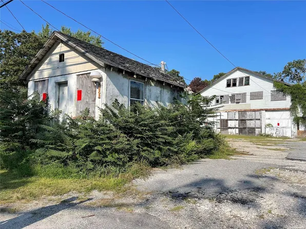 48 Old Quogue Road, Riverhead, NY 11901