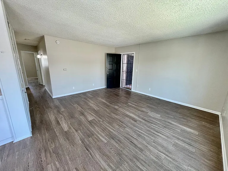 4485 Kansas St — Photo 3