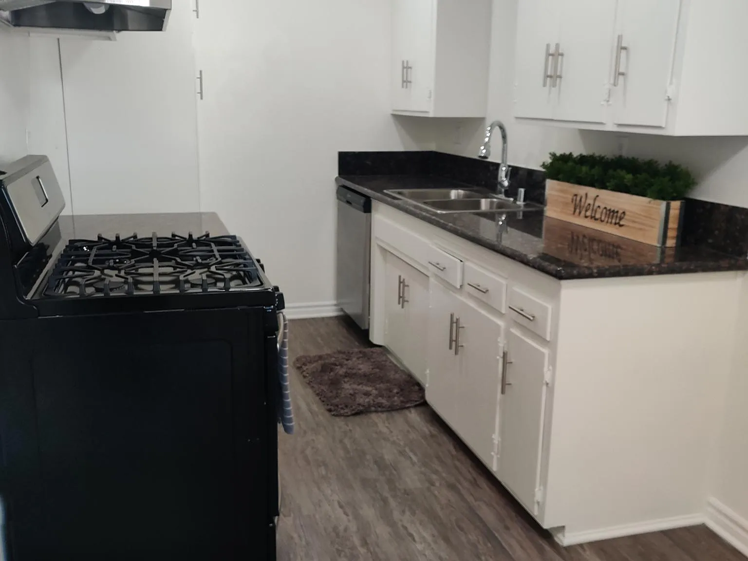 Krisden Apts — Photo 1