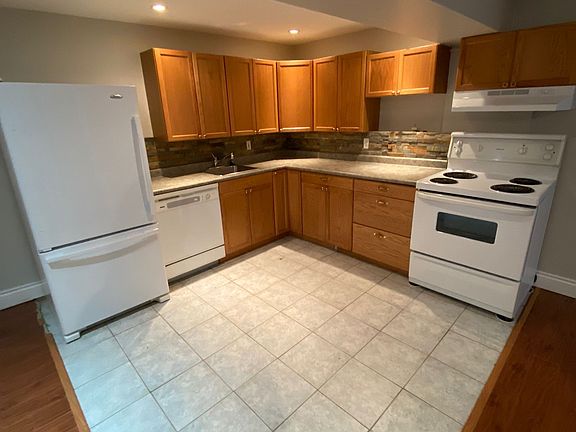 2nd image of 40 Prospect St #B