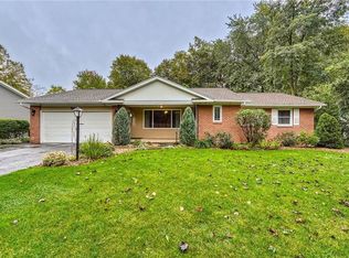 85 Tall Oak Ln, Pittsford, NY 14534
