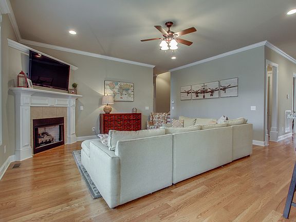 4th image of 278 Irvine Ln