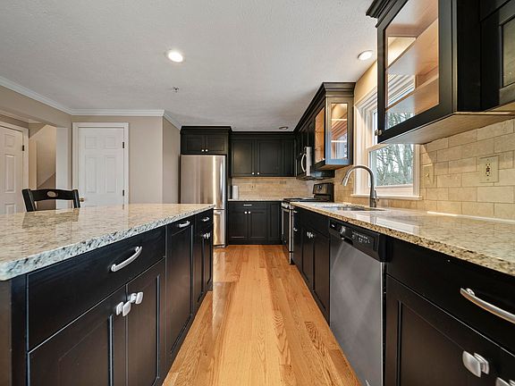 5th image of 624 Hackett Hill Road