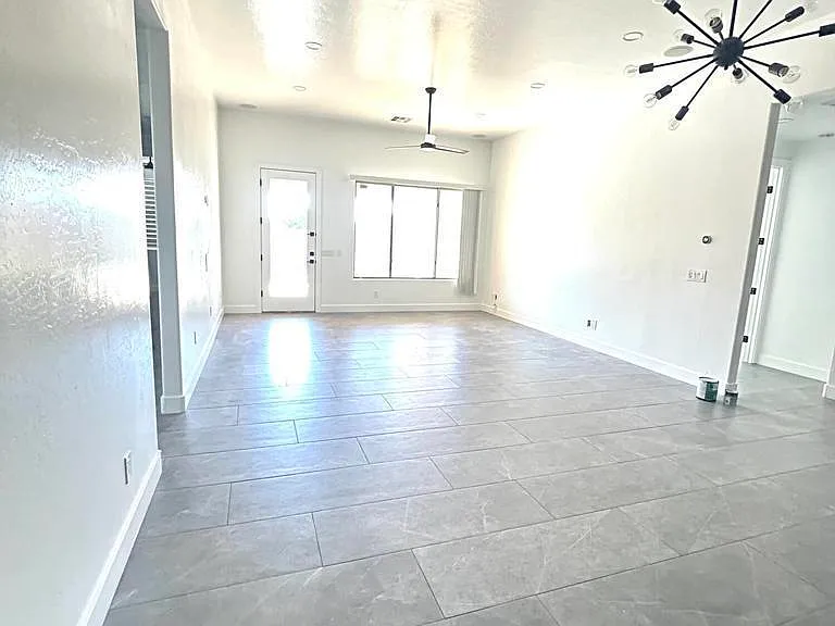 2720 N Sterling — Photo 11