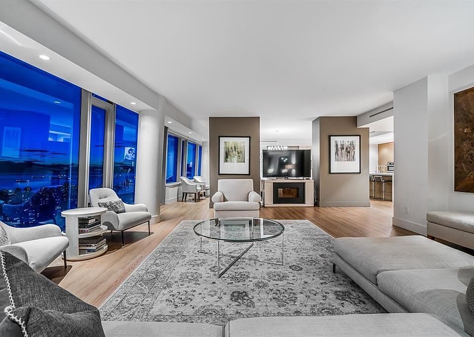 1st image of 667 Howe St #4601