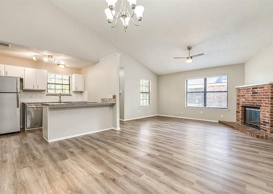1st image of 1426 Lakecrest St #1426