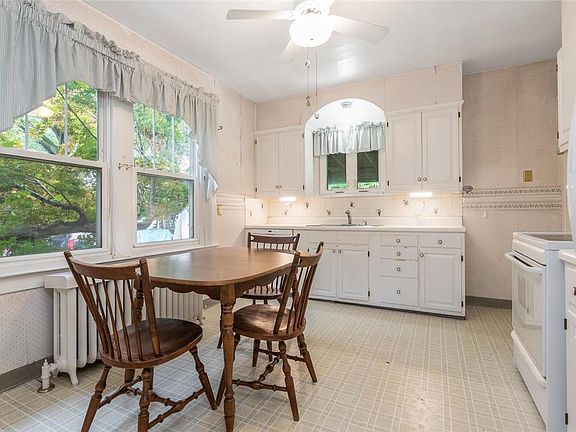 3rd image of 2707 Northampton St