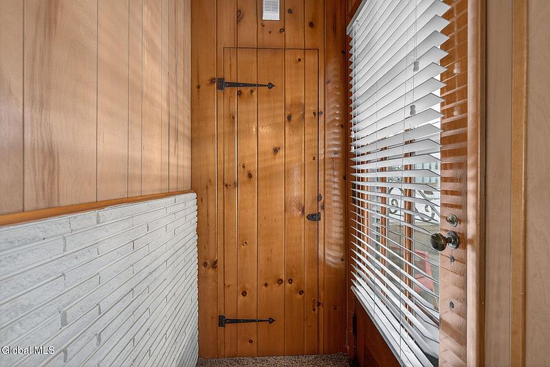 5th image of 1087 Laura Street