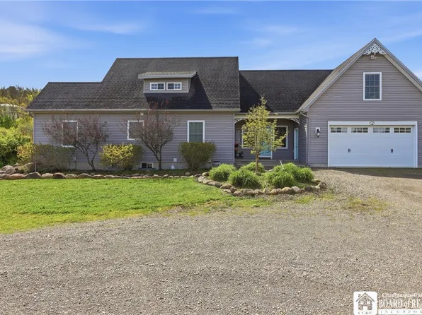 33 Diamond Dr, Frewsburg, NY 14738