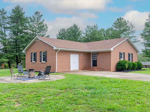 3rd image of 12212 Tulip Ln