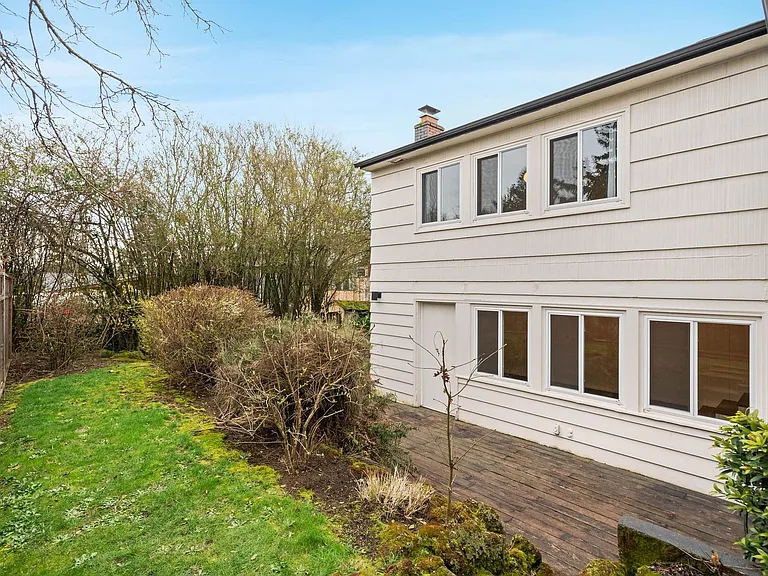 6358 NE 37th Ave — Photo 36