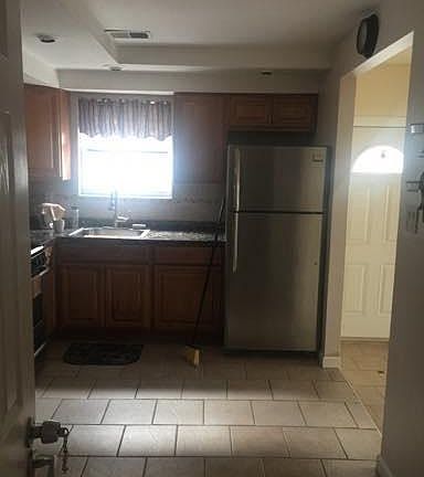 2nd image of 65 Bowdoin St #B