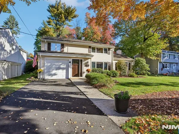 29 Donald Place, Waldwick, NJ 07463