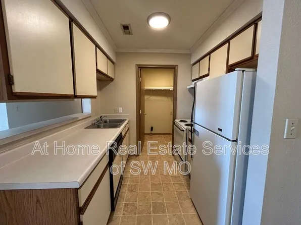 710 E Bain St, Ozark, MO 65721