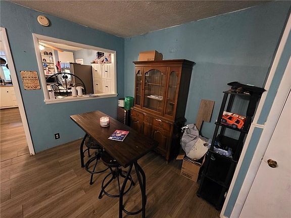 3rd image of 304 Warwick Rd