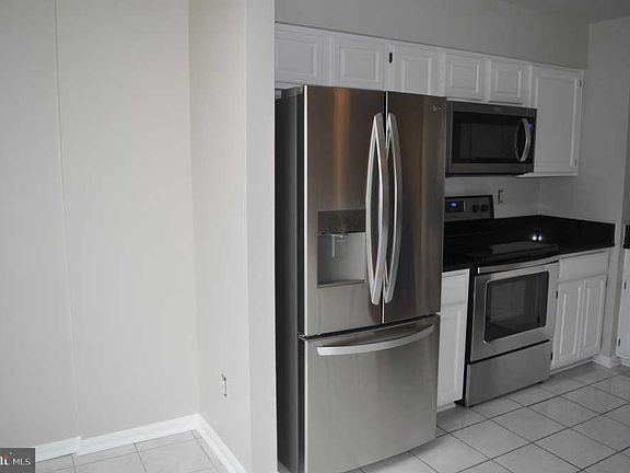 4th image of 1252 Bond St