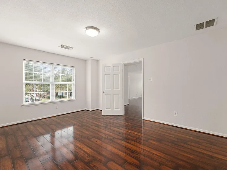 21426 Venture Park Dr — Photo 36