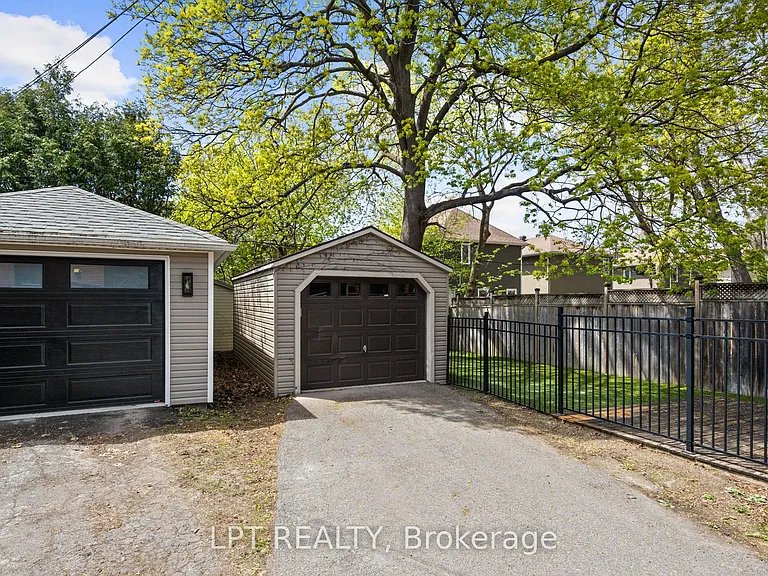 126 Blackburn Ave — Photo 33