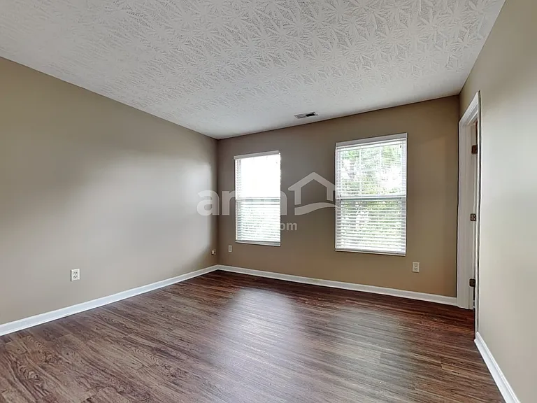 5557 Windsor Ct — Photo 11