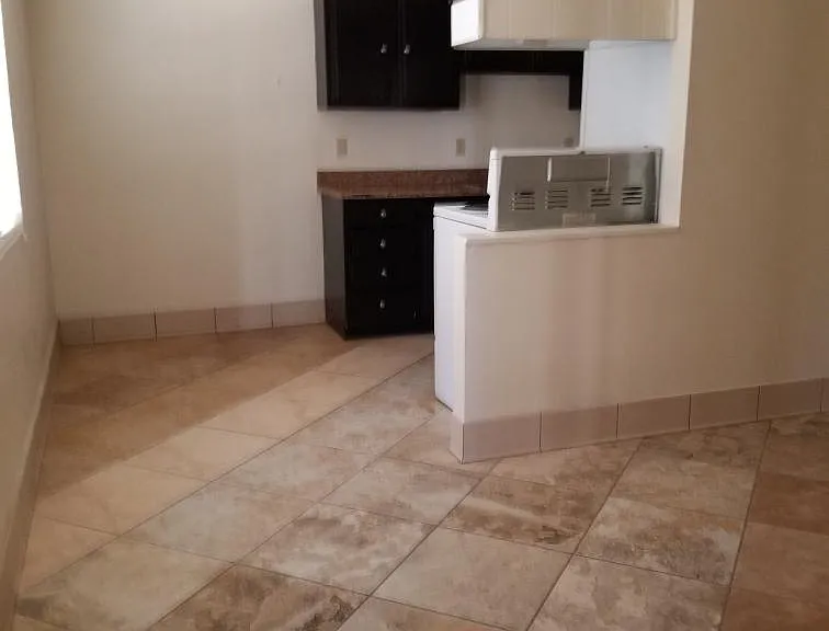 204 Cottonwood Ln #4 — Photo 6