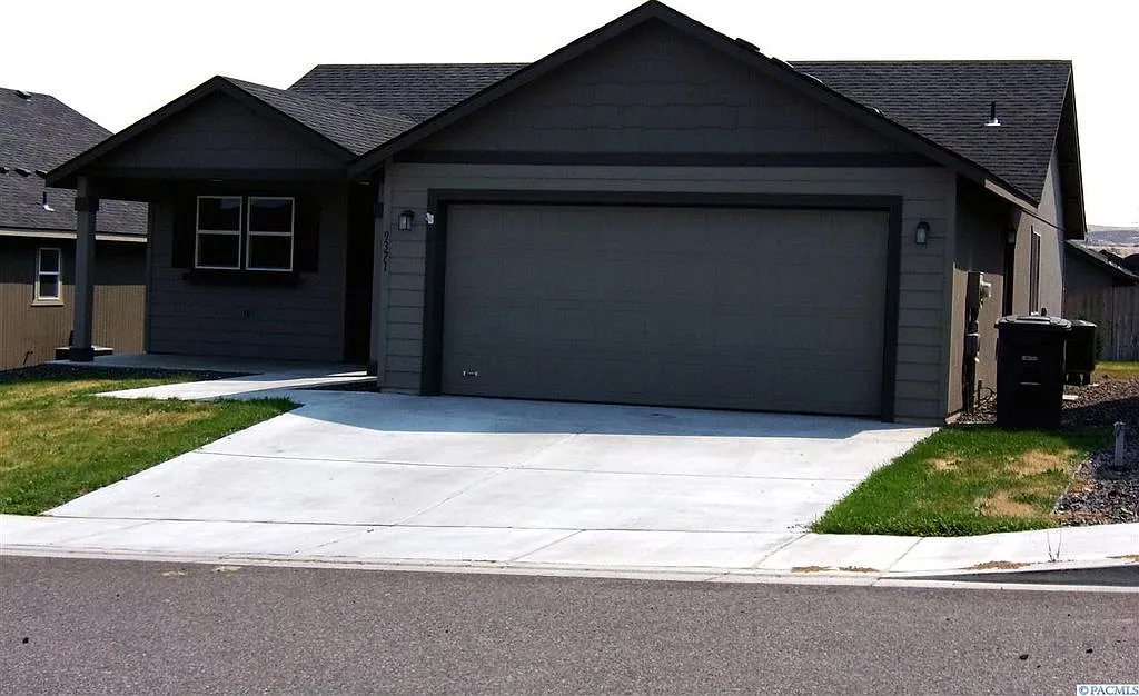 3 bed, 1244 sqft, $2,200 — Photo 1