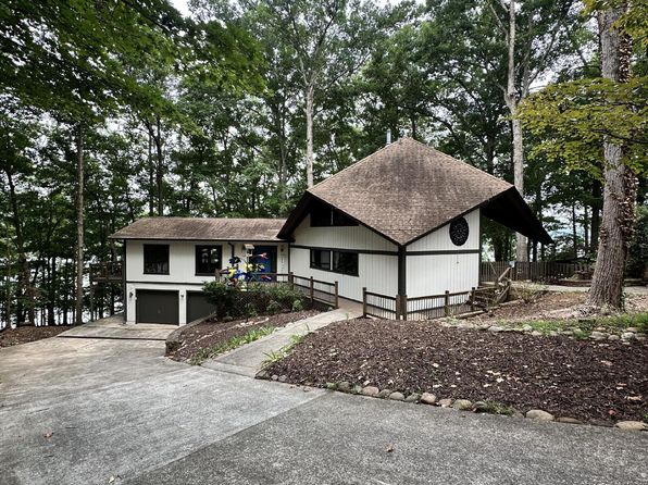 3421 The Trail Rd
