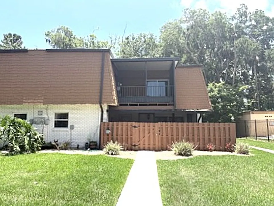 104 Moonstone Ct