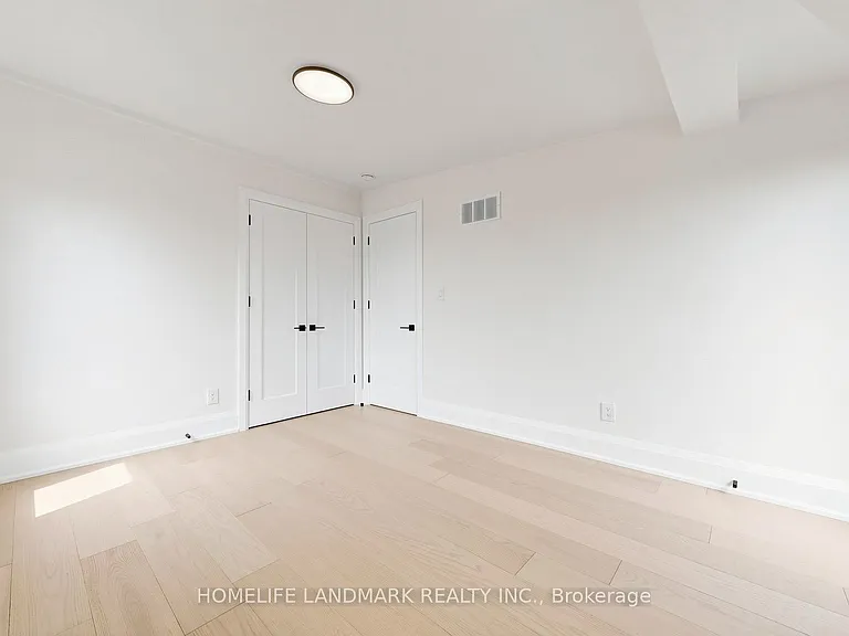 750 Glengrove Ave W #B — Photo 35