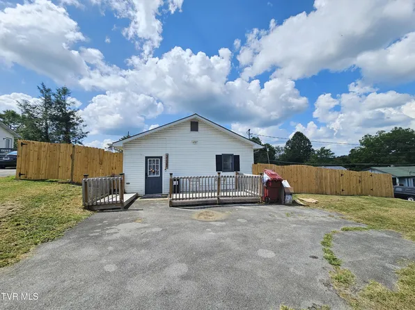 2225 Signal Dr, Johnson City, TN 37604